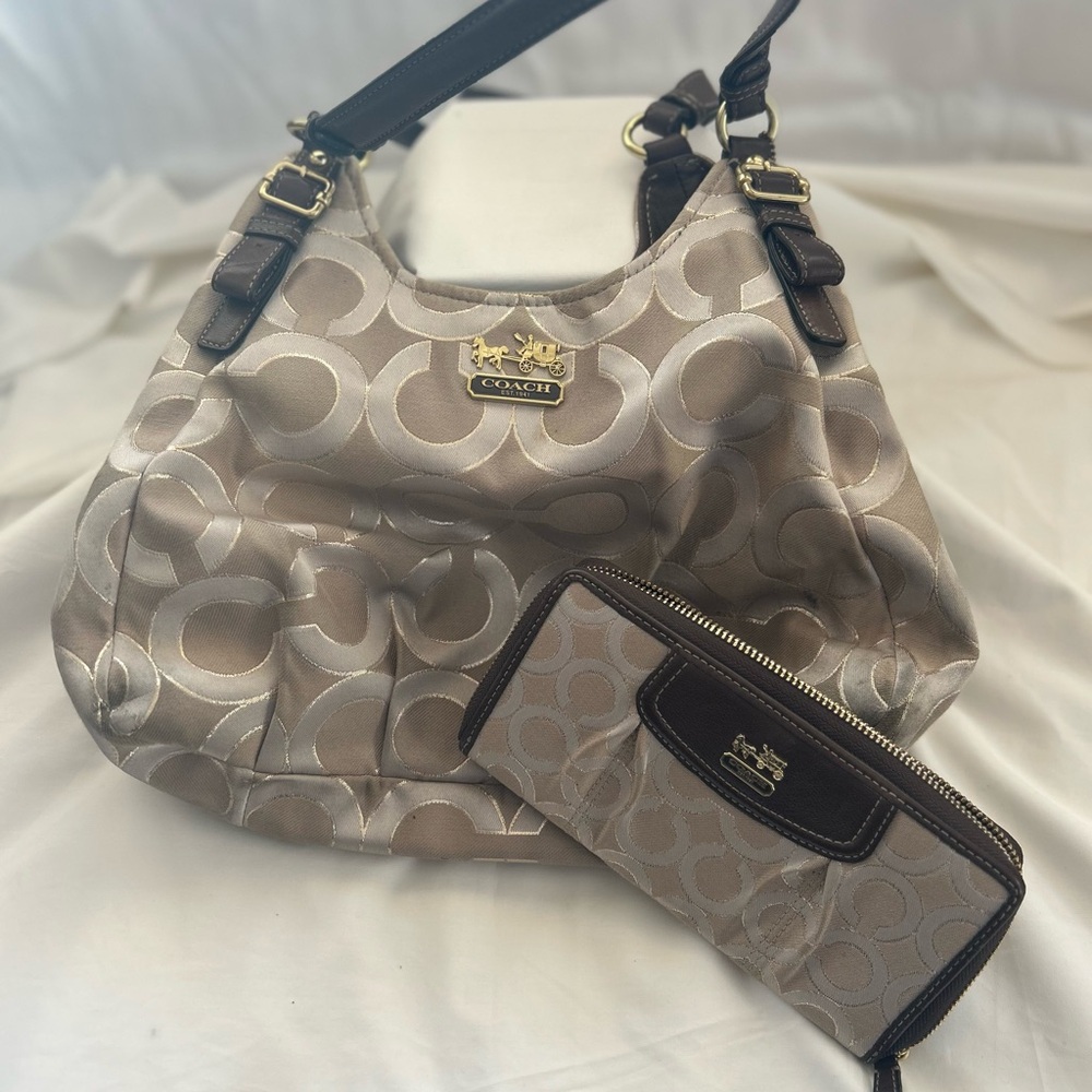 Coach Madison Maggie Shoulder Bag plus wallet